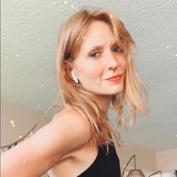 Meet your Posher, Megan - Picture 3 of 3